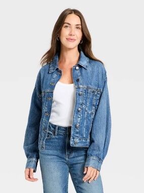 NWT Universal Thread Medium Wash Denim Jacket S Relaxed Classic